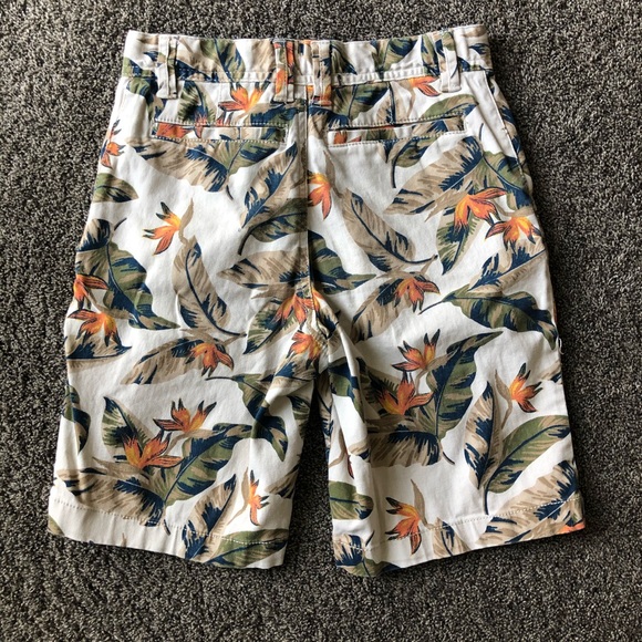 Boys Tommy Bahama style shorts - Picture 2 of 4